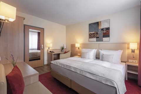 Garner Hotel Hamburg Wandsbek Marktplatz by IHG, Room