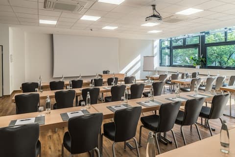 Hollywood Media Hotel, Meeting facility