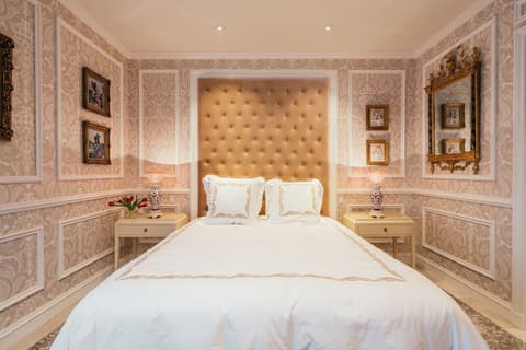 Neighbourgood Sutter Mansion, Room