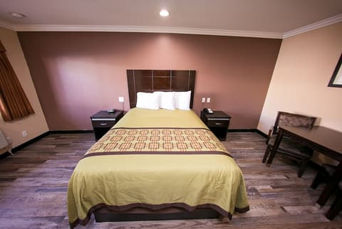 Rodeway Inn & Suites, Room
