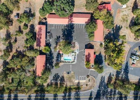 Yosemite Westgate Lodge, Exterior