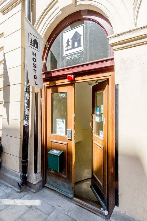 Nomad Cave, Front of property