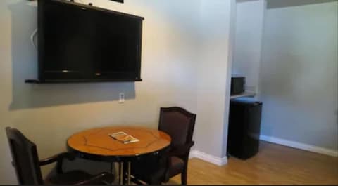 Rocky Inn, In-room dining