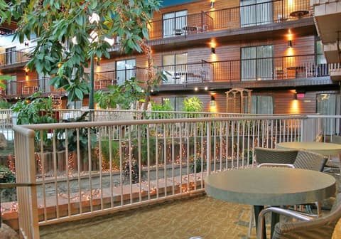 Prestige Vernon Lodge and Conference Centre, Terrace/patio