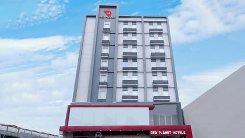 Red Planet Davao, Front of property