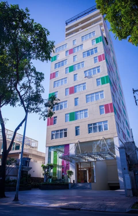 EMM Hotel Saigon, Front of property