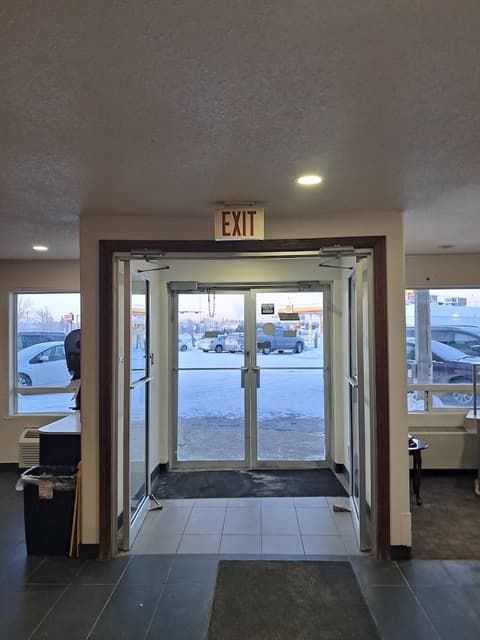 Motel 6 Regina, SK, Interior entrance