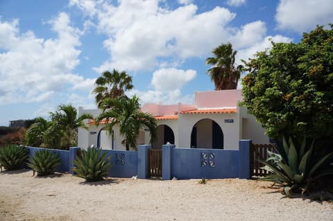 Caribbean Chillout, Property grounds