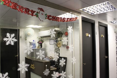 New Grand Guest House, Interior entrance