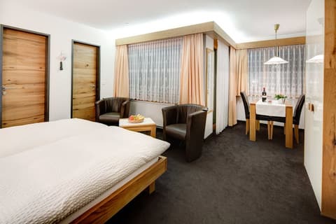 Jolimont Apartments, Room