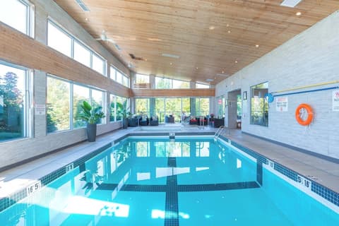 Sandman Signature Kamloops Hotel, Indoor pool