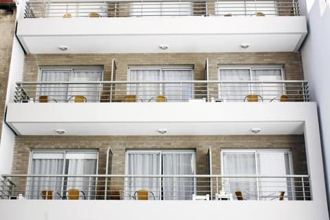 Arenales Suites, Exterior