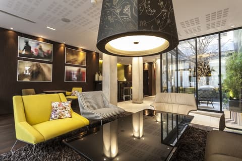 Hotel Duo, Reception