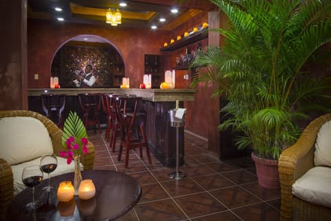 SeaGarden Beach Resort - All Inclusive, Bar (on property)