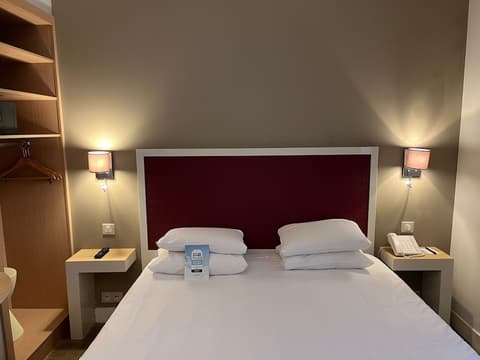 Kyriad Paris 18 - Porte de Clignancourt - Montmartre, Room