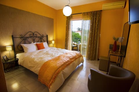 Lycasti Maisonettes, Room