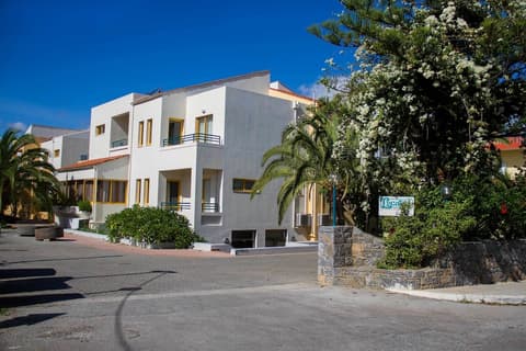 Lycasti Maisonettes, Exterior