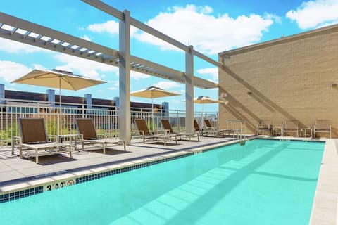 Hilton Garden Inn Washington DC/Georgetown Area, Pool