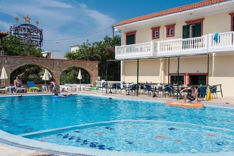 Club Zante Plaza, Pool