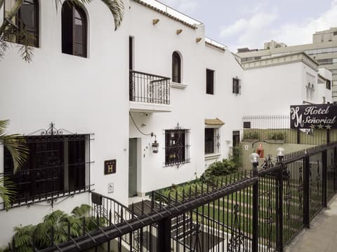 Hotel Señorial, Front of property