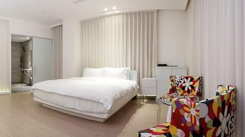 The Tree House, Room