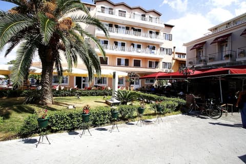 Nirikos Hotel, Front of property