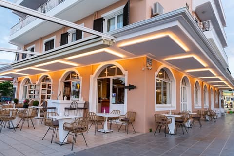 Nirikos Hotel, Lounge