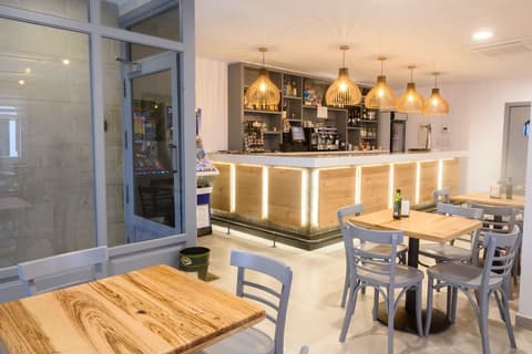 Hostal La Isla, Coffee shop