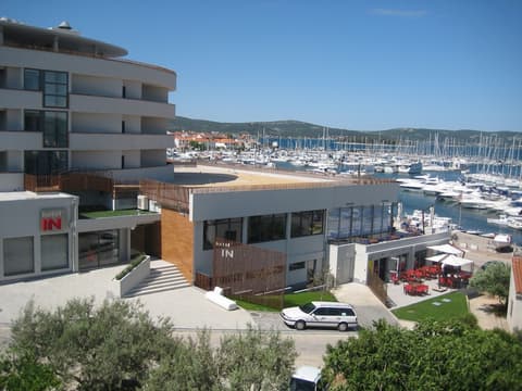 Hotel IN, Property entrance