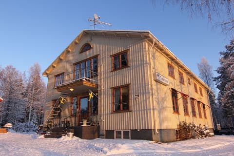 Tree Hotel, Property entrance