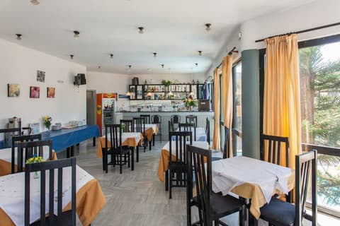 Akasti Hotel, Restaurant