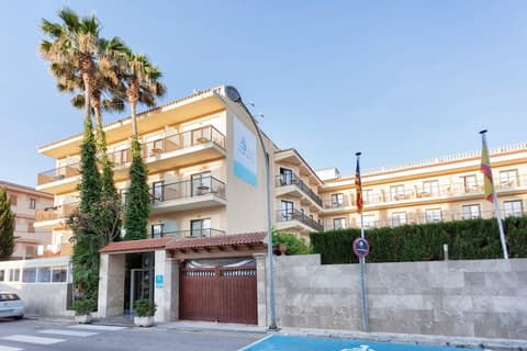 Hotel Amoros, Property entrance