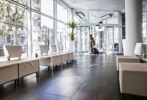 Hotel Degli Arcimboldi, Interior entrance