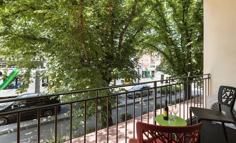 Tolarno Hotel, Balcony