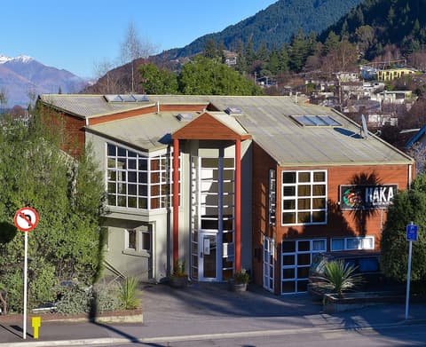 Haka House Queenstown, Exterior