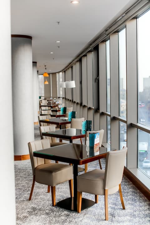 Parkside Hotel & Apartments, Restaurant