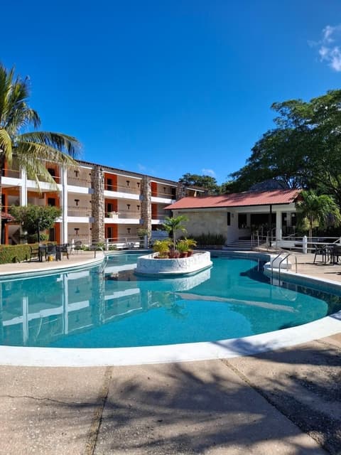 Hotel Plaza Palenque, Pool