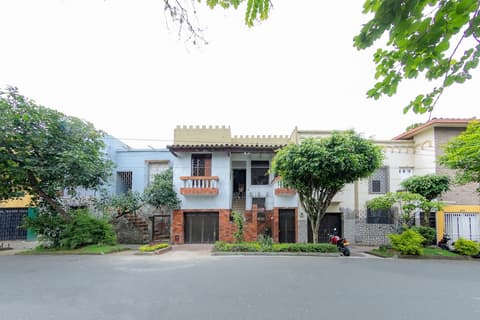 Ayenda Sarayu House, Front of property