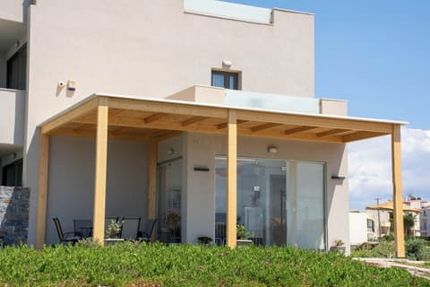 Ebenus Suites by Checkin, Reception