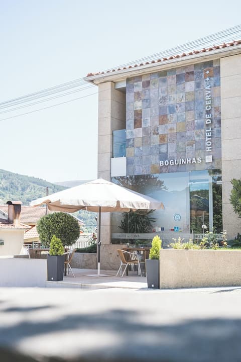 Hotel de Cerva, Exterior