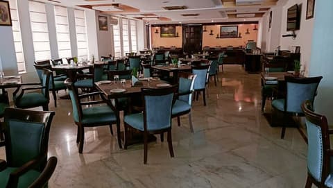 Surasena Regalvista, Lobby sitting area