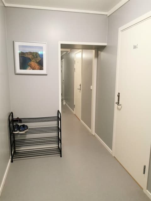 Lofoten Overnatting - Leknes - Hostel, Interior entrance