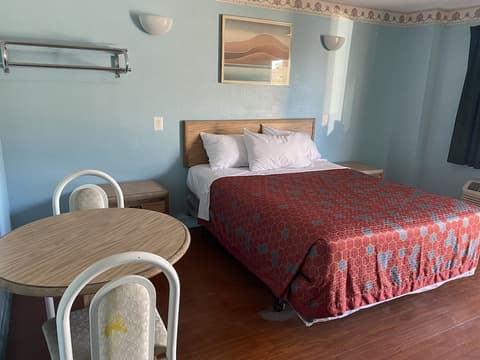 Chester Inn Motel - Near Adventure City, Room