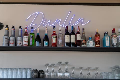 Dunlin Hotel, Bar (on property)