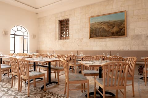 Gloria Hotel, Restaurant