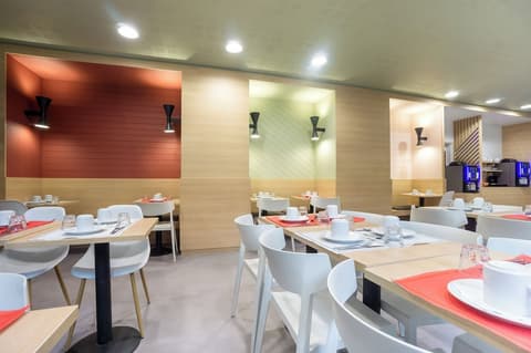 City Residence PARIS SAINT-MAURICE, Breakfast buffet