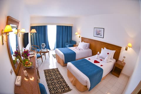 MG Alexander The Great, Room