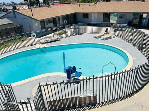 Lanai Motel, Outdoor pool