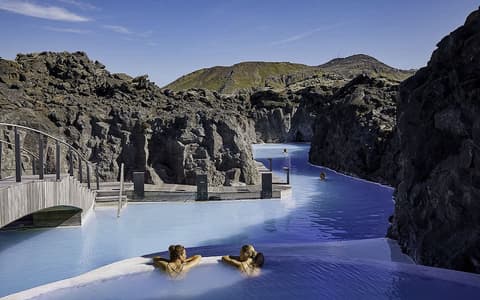 Bank Guesthouse, Hot springs