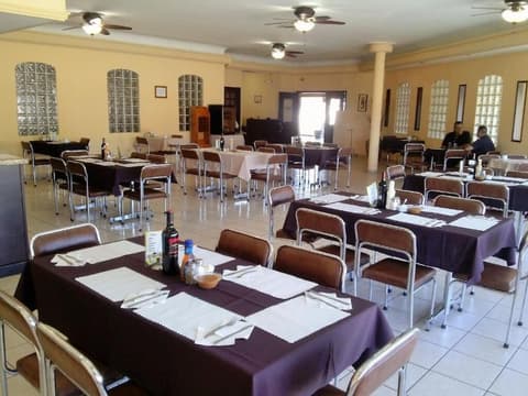 El Camino Hotel & Suites, Interior